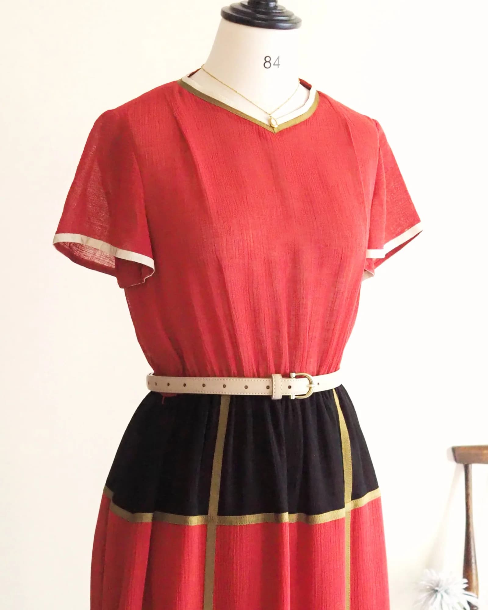 เดรสวินเทจ color blocking สีแดง/ดำ