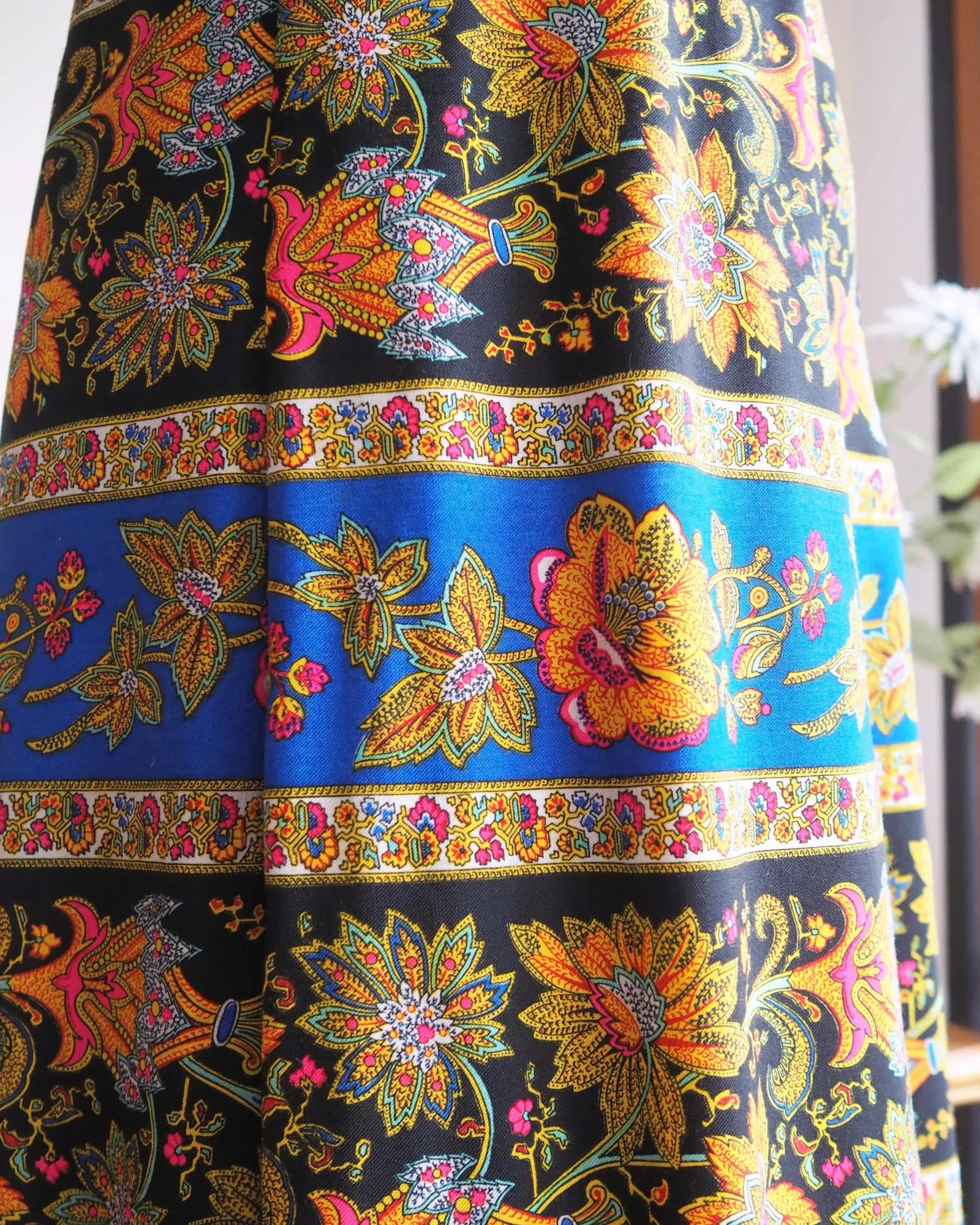 เดรสวินเทจ สีส้ม/น้ำเงิน ลายแถบสไตล์พื้นเมือง