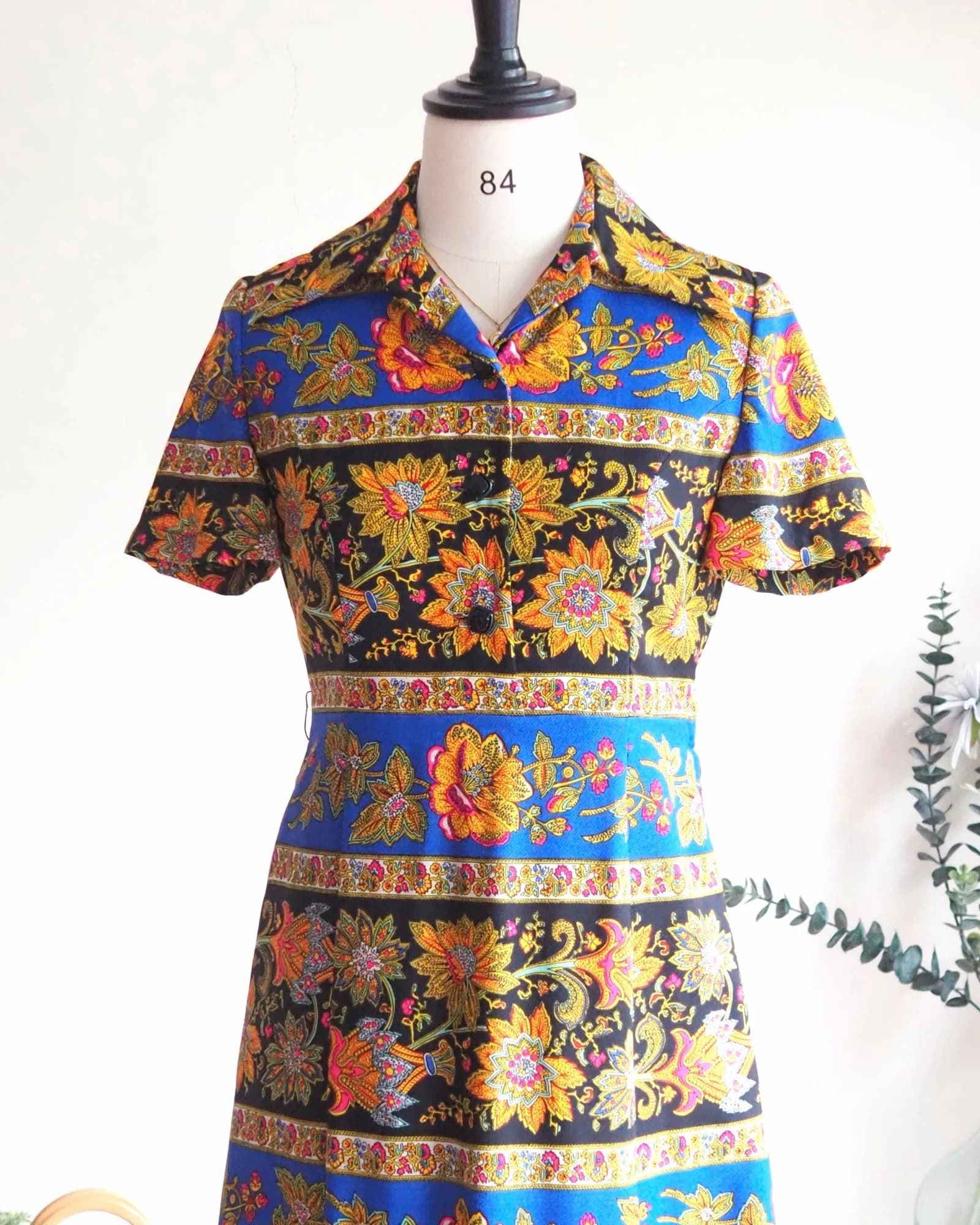 เดรสวินเทจ สีส้ม/น้ำเงิน ลายแถบสไตล์พื้นเมือง