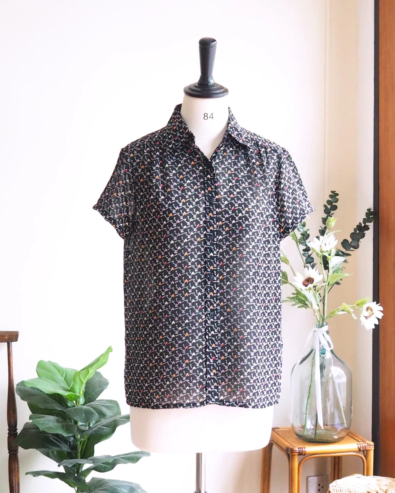 เสื้อวินเทจ สีดำ ลายกราฟฟิค สไตล์อาร์ต สวยเก๋